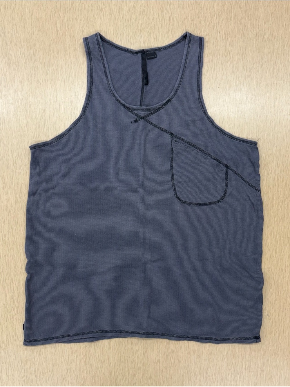 Comune dark gray textured tank top